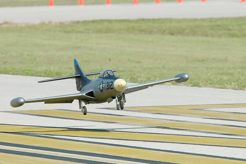 Illustration for article titled Top Gun 2008: Biggest RC Airplane Competition in the World